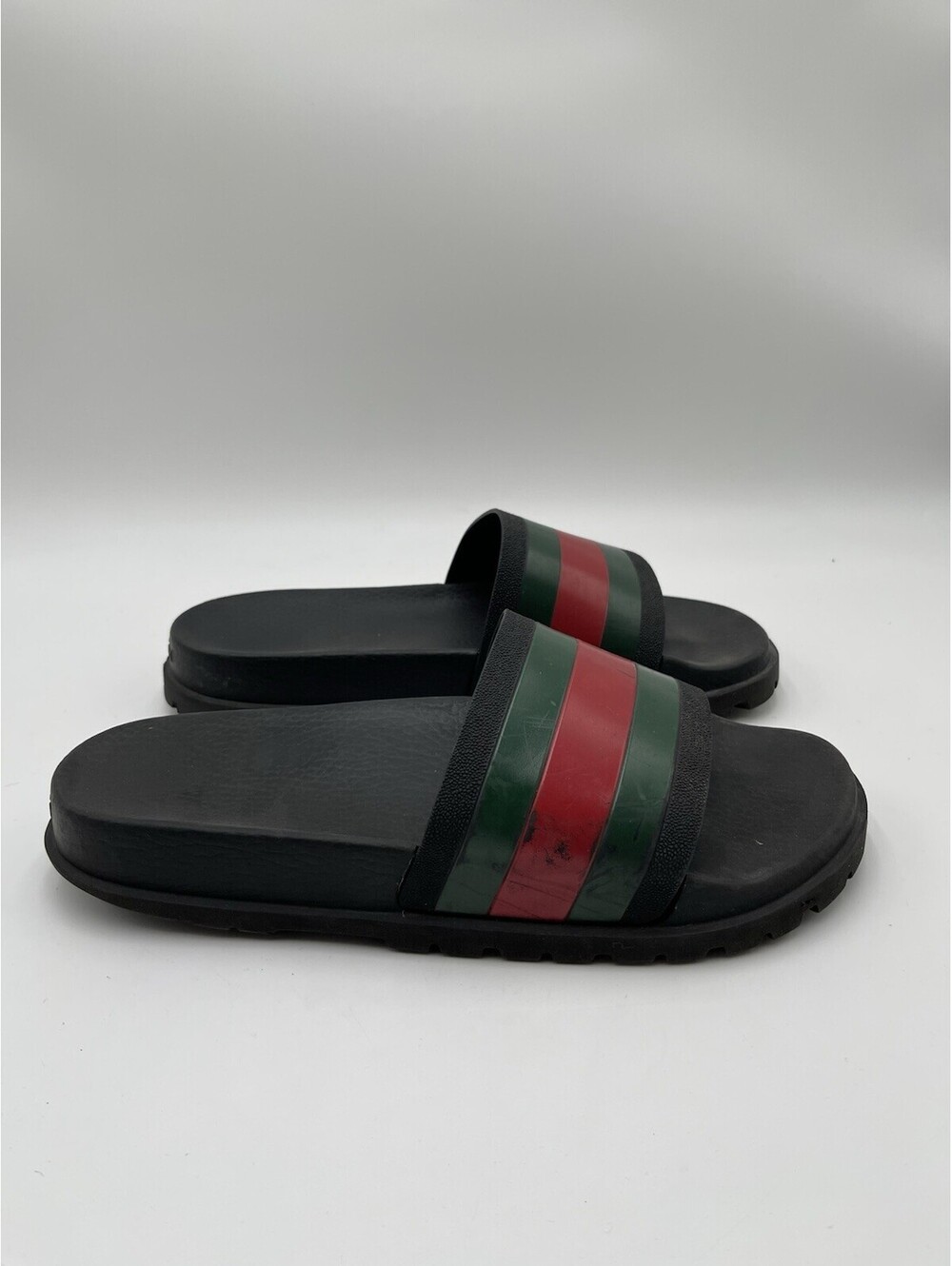 Men’s Gucci Pursuit web rubber slide sandals in black Size 10UK